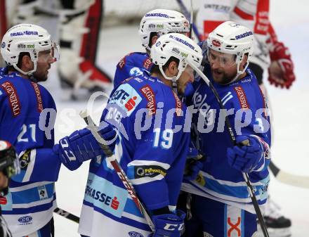 EBEL. Eishockey Bundesliga. EC VSV gegen HC TWK Innsbruck. Torjubel Stefan Bacher, Dave Shields,  Patrick Platzer, Ben Walter (VSV). Villach, am 3.12.2017.
Foto: Kuess 


---
pressefotos, pressefotografie, kuess, qs, qspictures, sport, bild, bilder, bilddatenbank
