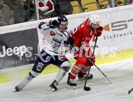 EBEL. Eishockey Bundesliga. KAC gegen 	Fehervar AV 19. Christoph Duller,  (KAC), Bence Stipsicz (Alba Volan). Klagenfurt, am 3.12.2017.
Foto: Kuess

---
pressefotos, pressefotografie, kuess, qs, qspictures, sport, bild, bilder, bilddatenbank