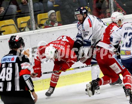 EBEL. Eishockey Bundesliga. KAC gegen 	Fehervar AV 19. Jullian Talbot, (KAC), Brett Palin (Alba Volan). Klagenfurt, am 3.12.2017.
Foto: Kuess

---
pressefotos, pressefotografie, kuess, qs, qspictures, sport, bild, bilder, bilddatenbank
