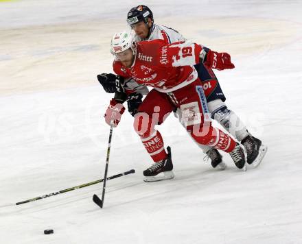 EBEL. Eishockey Bundesliga. KAC gegen 	Fehervar AV 19. Stefan Geier,  (KAC), Csanad Erdely (Alba Volan). Klagenfurt, am 3.12.2017.
Foto: Kuess

---
pressefotos, pressefotografie, kuess, qs, qspictures, sport, bild, bilder, bilddatenbank