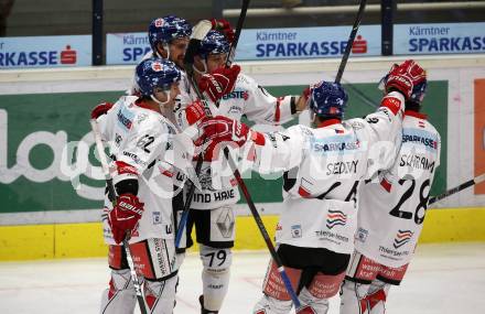 EBEL. Eishockey Bundesliga. EC VSV gegen HC TWK Innsbruck. Torjubel Mitch Wahl, Kevin Wehrs, Jeremie Ouellet-Blai, Ondrej Sedivy, Fabio Schramm (Innsbruck). Villach, am 3.12.2017.
Foto: Kuess 


---
pressefotos, pressefotografie, kuess, qs, qspictures, sport, bild, bilder, bilddatenbank
