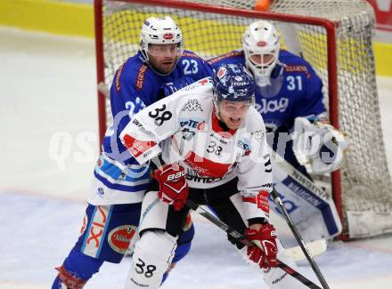 EBEL. Eishockey Bundesliga. EC VSV gegen HC TWK Innsbruck. Markus Schlacher, (VSV), Morten Poulsen  (Innsbruck). Villach, am 3.12.2017.
Foto: Kuess 


---
pressefotos, pressefotografie, kuess, qs, qspictures, sport, bild, bilder, bilddatenbank