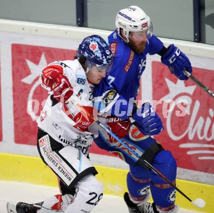 EBEL. Eishockey Bundesliga. EC VSV gegen HC TWK Innsbruck. Dave Shields,  (VSV), Fabio Schramm (Innsbruck). Villach, am 3.12.2017.
Foto: Kuess 


---
pressefotos, pressefotografie, kuess, qs, qspictures, sport, bild, bilder, bilddatenbank
