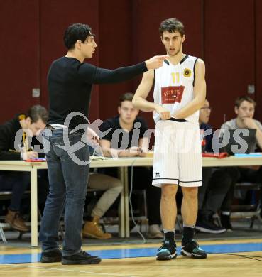 Basketball 2. Bundesliga. Grunddurchgang. 12. Runde. Woerthersee Piraten gegen Mattersburg Rocks. Trainer Andreas Kuttnig, Andreas Nuck (Piraten). Klagenfurt, am 9.12.2017.
Foto: Kuess
---
pressefotos, pressefotografie, kuess, qs, qspictures, sport, bild, bilder, bilddatenbank