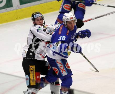 EBEL. Eishockey Bundesliga. EC VSV gegen HC Orli Znojmo. Patrick Platzer, VSV), Radim Matus ( (Znojmo). Villach, am 10.12.2017.
Foto: Kuess 


---
pressefotos, pressefotografie, kuess, qs, qspictures, sport, bild, bilder, bilddatenbank