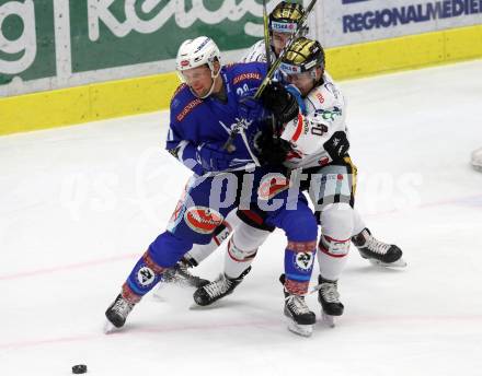 EBEL. Eishockey Bundesliga. EC VSV gegen HC Orli Znojmo. Nico Brunner, (VSV), David Bartos  (Znojmo). Villach, am 10.12.2017.
Foto: Kuess 


---
pressefotos, pressefotografie, kuess, qs, qspictures, sport, bild, bilder, bilddatenbank