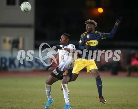 Fussball Tipico Bundesliga. RZ Pellets WAC gegen  FC Red Bull Salzburg. Issiaka Ouedraogo,  (WAC), Jerome Onguene (Salzburg). Wolfsberg, am 10.12.2017.
Foto: Kuess

---
pressefotos, pressefotografie, kuess, qs, qspictures, sport, bild, bilder, bilddatenbank
