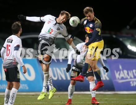 Fussball Tipico Bundesliga. RZ Pellets WAC gegen  FC Red Bull Salzburg. Boris Huettenbrenner,  (WAC), Fredrik Gulbrandse (Salzburg). Wolfsberg, am 10.12.2017.
Foto: Kuess

---
pressefotos, pressefotografie, kuess, qs, qspictures, sport, bild, bilder, bilddatenbank