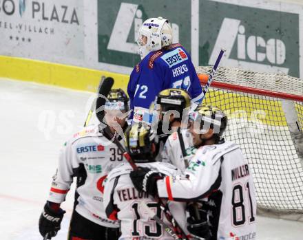 EBEL. Eishockey Bundesliga. EC VSV gegen HC Orli Znojmo. Lukas Herzog (VSV), Torjubel (Znojmo). Villach, am 10.12.2017.
Foto: Kuess 


---
pressefotos, pressefotografie, kuess, qs, qspictures, sport, bild, bilder, bilddatenbank