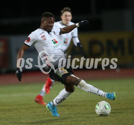 Fussball Tipico Bundesliga. RZ Pellets WAC gegen  FC Red Bull Salzburg. Issiaka Ouedraogo (WAC). Wolfsberg, am 10.12.2017.
Foto: Kuess

---
pressefotos, pressefotografie, kuess, qs, qspictures, sport, bild, bilder, bilddatenbank