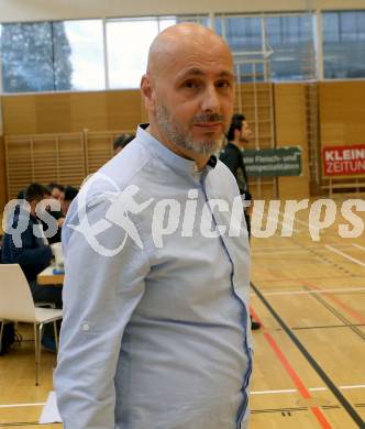Basketball 2. Bundesliga. Grunddurchgang. 12. Runde. Raiders Villach gegen Dornbirn Lions.  Trainer Rok Zupan (Villach). Villach, am 10.12.2017.
Foto: Kuess
---
pressefotos, pressefotografie, kuess, qs, qspictures, sport, bild, bilder, bilddatenbank