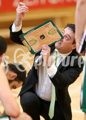 Basketball 2. Bundesliga. Grunddurchgang. 12. Runde. Raiders Villach gegen Dornbirn Lions. Trainer Inaki Merino (Dornbirn). Villach, am 10.12.2017.
Foto: Kuess
---
pressefotos, pressefotografie, kuess, qs, qspictures, sport, bild, bilder, bilddatenbank