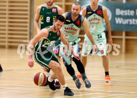 Basketball 2. Bundesliga. Grunddurchgang. 12. Runde. Raiders Villach gegen Dornbirn Lions. Timi Huber,  (Villach), Valentin Dodig (Dornbirn). Villach, am 10.12.2017.
Foto: Kuess
---
pressefotos, pressefotografie, kuess, qs, qspictures, sport, bild, bilder, bilddatenbank
