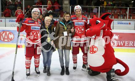 EBEL. Eishockey Bundesliga. KAC gegen 	EC Red Bull Salzburg. Antenne Fans. Kevin Kapstad, Thomas Hundertpfund (KAC). Klagenfurt, am 15.12.2017.
Foto: Kuess

---
pressefotos, pressefotografie, kuess, qs, qspictures, sport, bild, bilder, bilddatenbank