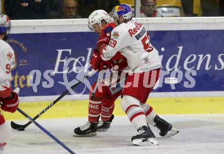 EBEL. Eishockey Bundesliga. KAC gegen 	EC Red Bull Salzburg. Marco Richter,  (KAC), Julien Brouillette (Salzburg). Klagenfurt, am 15.12.2017.
Foto: Kuess

---
pressefotos, pressefotografie, kuess, qs, qspictures, sport, bild, bilder, bilddatenbank
