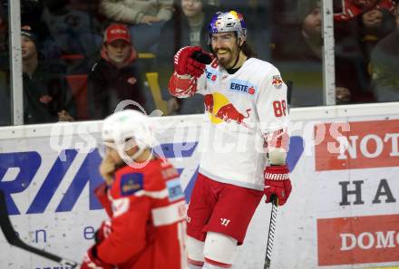 EBEL. Eishockey Bundesliga. KAC gegen 	EC Red Bull Salzburg. Torjubel Peter Mueller (Salzburg). Klagenfurt, am 15.12.2017.
Foto: Kuess

---
pressefotos, pressefotografie, kuess, qs, qspictures, sport, bild, bilder, bilddatenbank