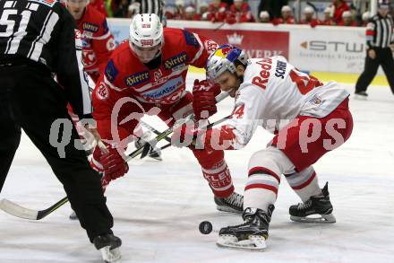 EBEL. Eishockey Bundesliga. KAC gegen 	EC Red Bull Salzburg. Marco Brucker,  (KAC), Robert Schremp (Salzburg). Klagenfurt, am 15.12.2017.
Foto: Kuess

---
pressefotos, pressefotografie, kuess, qs, qspictures, sport, bild, bilder, bilddatenbank
