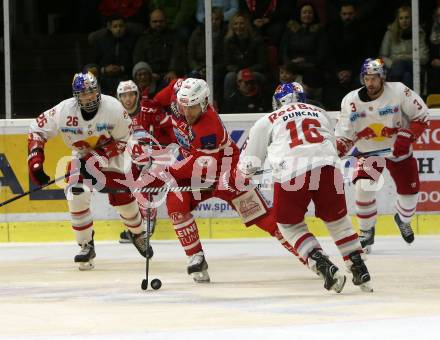 EBEL. Eishockey Bundesliga. KAC gegen 	EC Red Bull Salzburg. Thomas Hundertpfund,  (KAC), Ryan Duncan (Salzburg). Klagenfurt, am 15.12.2017.
Foto: Kuess

---
pressefotos, pressefotografie, kuess, qs, qspictures, sport, bild, bilder, bilddatenbank