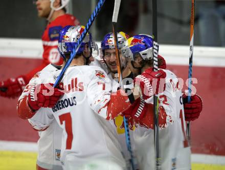 EBEL. Eishockey Bundesliga. KAC gegen 	EC Red Bull Salzburg. Torjubel Alexander Cijan, Matthew Generous (Salzburg). Klagenfurt, am 15.12.2017.
Foto: Kuess

---
pressefotos, pressefotografie, kuess, qs, qspictures, sport, bild, bilder, bilddatenbank