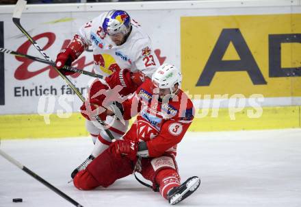 EBEL. Eishockey Bundesliga. KAC gegen 	EC Red Bull Salzburg. David Joseph Fischer, (KAC), Brant Harris  (Salzburg). Klagenfurt, am 15.12.2017.
Foto: Kuess

---
pressefotos, pressefotografie, kuess, qs, qspictures, sport, bild, bilder, bilddatenbank