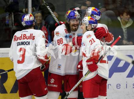 EBEL. Eishockey Bundesliga. KAC gegen 	EC Red Bull Salzburg. Torjubel Peter Mueller, Brant Harris, Martin Stajnoch, Bobby Raymond (Salzburg). Klagenfurt, am 15.12.2017.
Foto: Kuess

---
pressefotos, pressefotografie, kuess, qs, qspictures, sport, bild, bilder, bilddatenbank