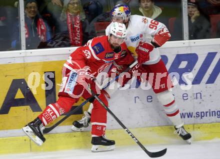 EBEL. Eishockey Bundesliga. KAC gegen 	EC Red Bull Salzburg. Mitja Robar, (KAC), Mario Huber (Salzburg). Klagenfurt, am 15.12.2017.
Foto: Kuess

---
pressefotos, pressefotografie, kuess, qs, qspictures, sport, bild, bilder, bilddatenbank