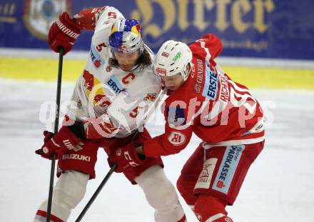 EBEL. Eishockey Bundesliga. KAC gegen 	EC Red Bull Salzburg. Marco Richter, (KAC), Thomas Raffl  (Salzburg). Klagenfurt, am 15.12.2017.
Foto: Kuess

---
pressefotos, pressefotografie, kuess, qs, qspictures, sport, bild, bilder, bilddatenbank
