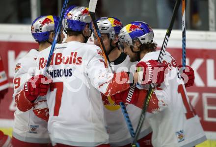 EBEL. Eishockey Bundesliga. KAC gegen 	EC Red Bull Salzburg. Torjubel Alexander Cijan, Matthew Generous, Florian Baltram (Salzburg). Klagenfurt, am 15.12.2017.
Foto: Kuess

---
pressefotos, pressefotografie, kuess, qs, qspictures, sport, bild, bilder, bilddatenbank