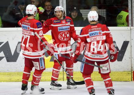 EBEL. Eishockey Bundesliga. KAC gegen 	EC Red Bull Salzburg. Torjubel Johannes Bischofberger, Thomas Hundertpfund, Ramon Schnetzer (KAC). Klagenfurt, am 15.12.2017.
Foto: Kuess

---
pressefotos, pressefotografie, kuess, qs, qspictures, sport, bild, bilder, bilddatenbank