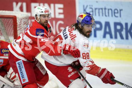 EBEL. Eishockey Bundesliga. KAC gegen 	EC Red Bull Salzburg. Martin Schumnig, (KAC), Peter Mueller  (Salzburg). Klagenfurt, am 15.12.2017.
Foto: Kuess

---
pressefotos, pressefotografie, kuess, qs, qspictures, sport, bild, bilder, bilddatenbank