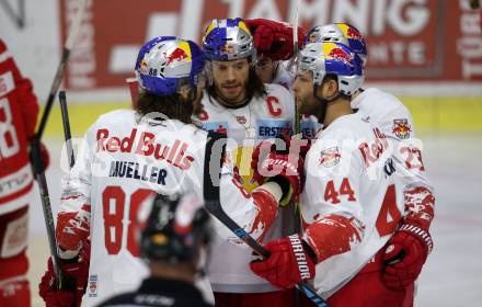 EBEL. Eishockey Bundesliga. KAC gegen 	EC Red Bull Salzburg. Torjubel Thomas Raffl, Peter Mueller, Robert Schremp, Brant Harris (Salzburg). Klagenfurt, am 15.12.2017.
Foto: Kuess

---
pressefotos, pressefotografie, kuess, qs, qspictures, sport, bild, bilder, bilddatenbank