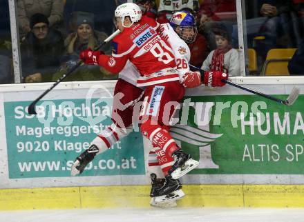 EBEL. Eishockey Bundesliga. KAC gegen 	EC Red Bull Salzburg. Marco Richter, (KAC), Peter Hochkofler  (Salzburg). Klagenfurt, am 15.12.2017.
Foto: Kuess

---
pressefotos, pressefotografie, kuess, qs, qspictures, sport, bild, bilder, bilddatenbank