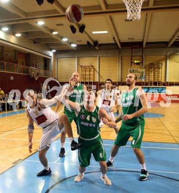 Basketball 2. Bundesliga. Grunddurchgang. 13. Runde. Woerthersee Piraten gegen KOS Celovec. Jan-Arne Apschner, (Piraten), Ziga Erculj, Jakob Strazar  (KOS). Klagenfurt, am 16.12.2017.
Foto: Kuess
---
pressefotos, pressefotografie, kuess, qs, qspictures, sport, bild, bilder, bilddatenbank