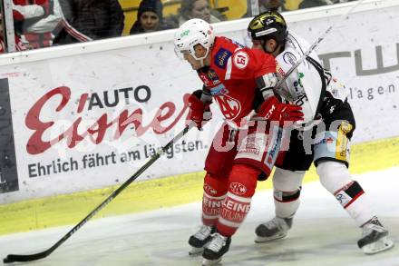 EBEL. Eishockey Bundesliga. KAC gegen  HC Orli Znojmo. Kevin Kapstad, (KAC), Adam Raska (Znojmo). Klagenfurt, am 17.12.2017.
Foto: Kuess

---
pressefotos, pressefotografie, kuess, qs, qspictures, sport, bild, bilder, bilddatenbank