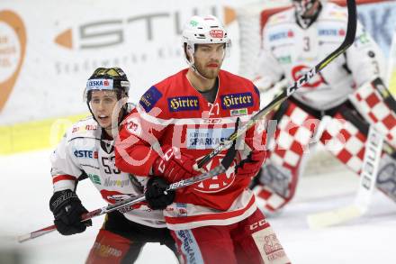 EBEL. Eishockey Bundesliga. KAC gegen  HC Orli Znojmo. Thomas Hundertpfund, (KAC), Radim Matus  (Znojmo). Klagenfurt, am 17.12.2017.
Foto: Kuess

---
pressefotos, pressefotografie, kuess, qs, qspictures, sport, bild, bilder, bilddatenbank