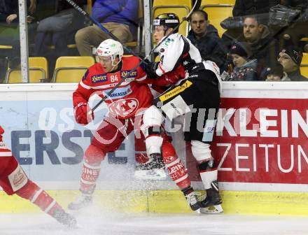 EBEL. Eishockey Bundesliga. KAC gegen  HC Orli Znojmo. Steven Strong,  (KAC), Petr Mrazek (Znojmo). Klagenfurt, am 17.12.2017.
Foto: Kuess

---
pressefotos, pressefotografie, kuess, qs, qspictures, sport, bild, bilder, bilddatenbank