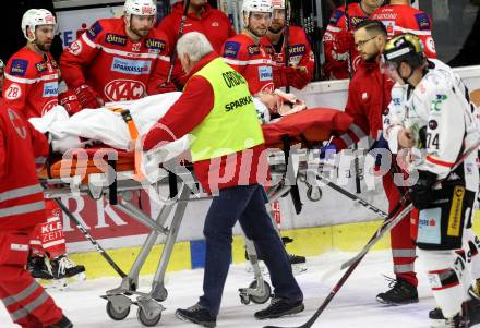 EBEL. Eishockey Bundesliga. KAC gegen  HC Orli Znojmo. Patrik Novak verletzt (Znojmo). Klagenfurt, am 17.12.2017.
Foto: Kuess

---
pressefotos, pressefotografie, kuess, qs, qspictures, sport, bild, bilder, bilddatenbank