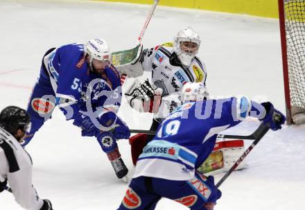 EBEL. Eishockey Bundesliga. EC VSV gegen Dornbirn Bulldogs. Stefan Bacher, Andrew Sarauer,  (VSV), Juha Rinne (Dornbirn). Villach, am 20.12.2017.
Foto: Kuess 


---
pressefotos, pressefotografie, kuess, qs, qspictures, sport, bild, bilder, bilddatenbank