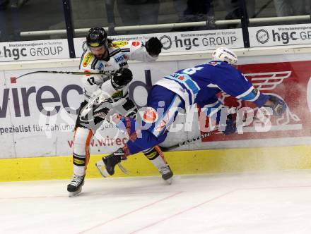 EBEL. Eishockey Bundesliga. EC VSV gegen Dornbirn Bulldogs. Felix Maxa,  (VSV), Scott Timmins (Dornbirn). Villach, am 20.12.2017.
Foto: Kuess 


---
pressefotos, pressefotografie, kuess, qs, qspictures, sport, bild, bilder, bilddatenbank