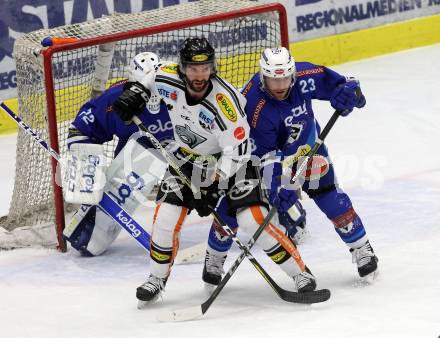 EBEL. Eishockey Bundesliga. EC VSV gegen Dornbirn Bulldogs. Markus Schlacher, Lukas Herzog, (VSV), Scott Timmins  (Dornbirn). Villach, am 20.12.2017.
Foto: Kuess 


---
pressefotos, pressefotografie, kuess, qs, qspictures, sport, bild, bilder, bilddatenbank