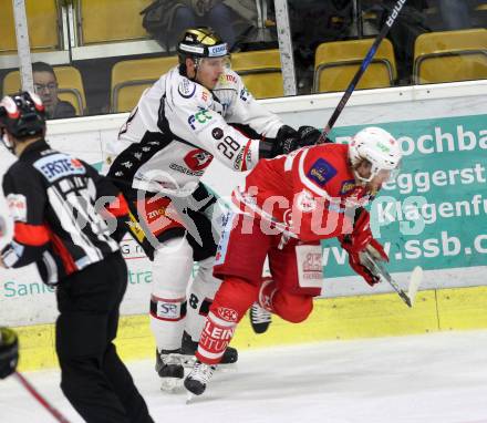 EBEL. Eishockey Bundesliga. KAC gegen  HC Orli Znojmo. Johannes Bischofberger,  (KAC), Marek Biro (Znojmo). Klagenfurt, am 17.12.2017.
Foto: Kuess

---
pressefotos, pressefotografie, kuess, qs, qspictures, sport, bild, bilder, bilddatenbank