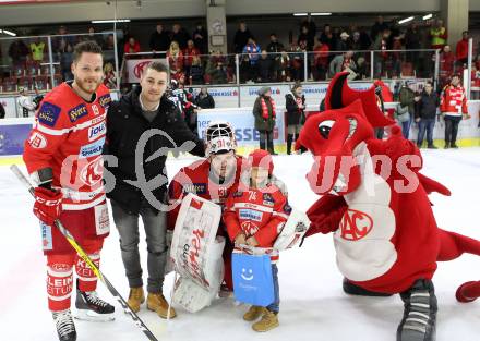 EBEL. Eishockey Bundesliga. KAC gegen  HC Orli Znojmo. Spieler des Abends Stefan Geier, David Madlener  (KAC). Klagenfurt, am 17.12.2017.
Foto: Kuess

---
pressefotos, pressefotografie, kuess, qs, qspictures, sport, bild, bilder, bilddatenbank