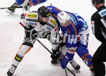 EBEL. Eishockey Bundesliga. EC VSV gegen Dornbirn Bulldogs. Maxa Felix, (VSV), Thomas Vallant  (Dornbirn). Villach, am 20.12.2017.
Foto: Kuess 


---
pressefotos, pressefotografie, kuess, qs, qspictures, sport, bild, bilder, bilddatenbank