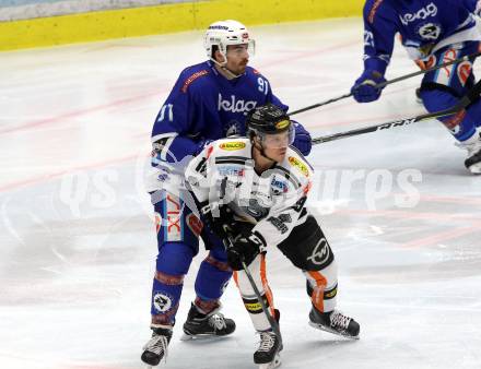 EBEL. Eishockey Bundesliga. EC VSV gegen Dornbirn Bulldogs. Miha Verlic, (VSV), Dustin Sylvester  (Dornbirn). Villach, am 20.12.2017.
Foto: Kuess 


---
pressefotos, pressefotografie, kuess, qs, qspictures, sport, bild, bilder, bilddatenbank