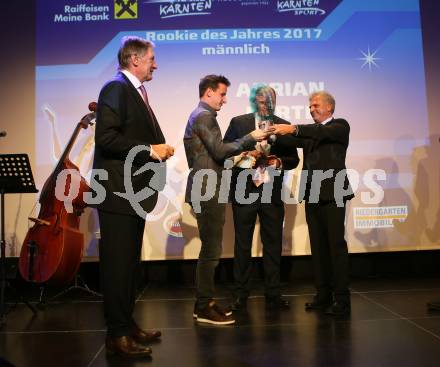 Sportgala. Nacht des Sports. Ehrung Sportler des Jahres.  Franz Klammer, Rookie des Jahres, Adrian Pertl, Gernot Kurz (Kronen Zeitung). Velden, 20.12.2017.
Foto: Kuess 
Foto: Kuess 
---
pressefotos, pressefotografie, kuess, qs, qspictures, sport, bild, bilder, bilddatenbank