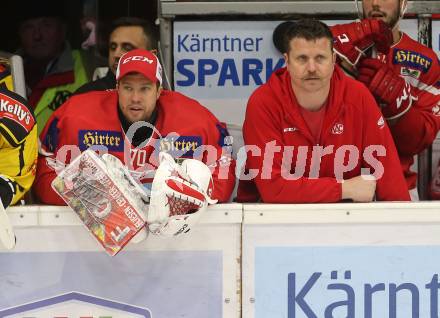 EBEL. Eishockey Bundesliga. KAC gegen  Vienna Capitals. Tomas Duba, Thomas Weratschnig  (KAC). Klagenfurt, am 22.12.2017.
Foto: Kuess

---
pressefotos, pressefotografie, kuess, qs, qspictures, sport, bild, bilder, bilddatenbank