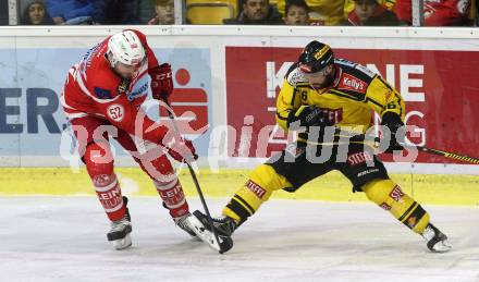 EBEL. Eishockey Bundesliga. KAC gegen  Vienna Capitals. Christoph Duller,  (KAC), Rafael Rotter (Vienna Capitals). Klagenfurt, am 22.12.2017.
Foto: Kuess

---
pressefotos, pressefotografie, kuess, qs, qspictures, sport, bild, bilder, bilddatenbank