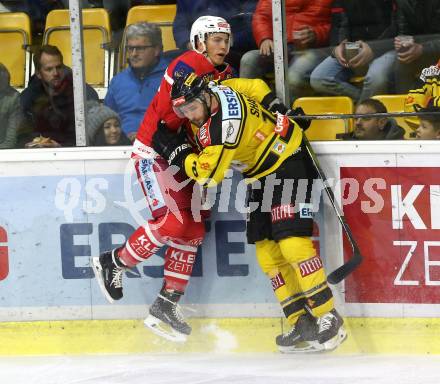 EBEL. Eishockey Bundesliga. KAC gegen  Vienna Capitals. Ramon Schnetzer, (KAC), MacGregor Sharp  (Vienna Capitals). Klagenfurt, am 22.12.2017.
Foto: Kuess

---
pressefotos, pressefotografie, kuess, qs, qspictures, sport, bild, bilder, bilddatenbank