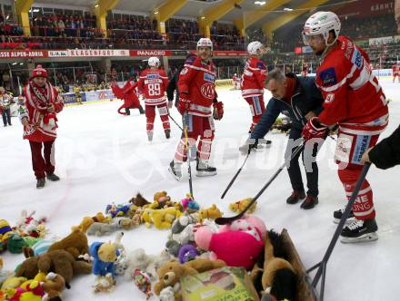 EBEL. Eishockey Bundesliga. KAC gegen  Vienna Capitals. Teddybeartoss. Mitja Robar (KAC). Klagenfurt, am 22.12.2017.
Foto: Kuess

---
pressefotos, pressefotografie, kuess, qs, qspictures, sport, bild, bilder, bilddatenbank