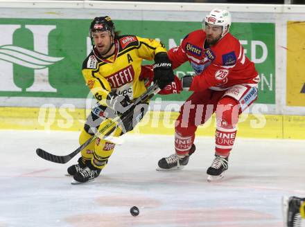 EBEL. Eishockey Bundesliga. KAC gegen  Vienna Capitals. Martin Schumnig,  (KAC), Rafael Rotter (Vienna Capitals). Klagenfurt, am 22.12.2017.
Foto: Kuess

---
pressefotos, pressefotografie, kuess, qs, qspictures, sport, bild, bilder, bilddatenbank